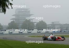 28.09.2002 Indianapolis, USA, F1 in Indianapolis, Samstag, Allan McNish (Toyota Racing, TF102, Nr. 23) auf der Strecke, 2002 SAP United States Grand Prix - (USGP, Formel 1, USA, Grand Prix, GP). c xpb.cc - weitere Bilder auf der Datenbank unter www.xpb.cc - Email: info@xpb.cc