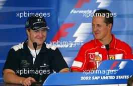 27.09.2002 Indianapolis, USA, F1 in Indianapolis, Freitag, FIA Pressekonferenz, Ralf Schumacher (BMW WilliamsF1) und Michael Schumacher (Ferrari), 2002 SAP United States Grand Prix - (USGP, Formel 1, USA, Grand Prix, GP). c xpb.cc - weitere Bilder auf der Datenbank unter www.xpb.cc - Email: info@xpb.cc