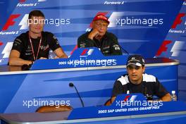 26.09.2002 Indianapolis, USA, F1 in Indianapolis, Donnerstag, FIA Pressekonferenz mit: Rubens Barrichello (Ferrari) - kam später, Juan Pablo Montoya (BMW WilliamsF1), David Coulthard (McLaren Mercedes), Niki Lauda (Jaguar), 2002 SAP United States Grand Prix - (USGP, Formel 1, USA, Grand Prix, GP). c xpb.cc - weitere Bilder auf der Datenbank unter www.xpb.cc - Email: info@xpb.cc
