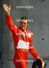 28.09.2002 Indianapolis, USA, F1 in Indianapolis, Samstag, Qualifying, Michael Schumacher (Ferrari) im Park Ferme auf Pole, 2002 SAP United States Grand Prix - (USGP, Formel 1, USA, Grand Prix, GP). c xpb.cc - weitere Bilder auf der Datenbank unter www.xpb.cc - Email: info@xpb.cc