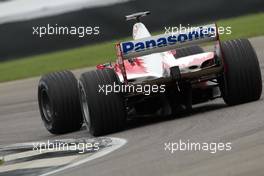 28.09.2002 Indianapolis, USA, F1 in Indianapolis, Samstag, Mika Salo (Toyota Racing, TF102, Nr. 22) auf der Strecke, 2002 SAP United States Grand Prix - (USGP, Formel 1, USA, Grand Prix, GP). c xpb.cc - weitere Bilder auf der Datenbank unter www.xpb.cc - Email: info@xpb.cc