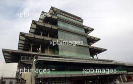 25.09.2002 Indianapolis, USA, F1 in Indianapolis, Mittwoch, Feature, Podium und Start/Zielturm am Indy Racetrack, 2002 SAP United States Grand Prix - (USGP, Formel 1, USA, Grand Prix, GP). c xpb.cc - weitere Bilder auf der Datenbank unter www.xpb.cc - Email: info@xpb.cc