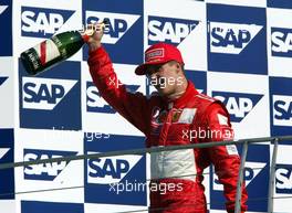 29.09.2002 Indianapolis, USA, F1 in Indianapolis, Sonntag 29.09.2002, Podium, Michael Schumacher, 2002 SAP United States Grand Prix - (USGP, Formel 1, USA, Grand Prix, GP). c xpb.cc - weitere Bilder auf der Datenbank unter www.xpb.cc - Email: info@xpb.cc