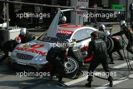 07.09.2003 Zeltweg, Österreich, Pitstop of Bernd Schneider (GER), Vodafone AMG-Mercedes, Mercedes-Benz CLK-DTM - DTM 2003 in Zeltweg, Grand-Prix-Kurs des A1-Ring, Österreich (Deutsche Tourenwagen Masters)  - Weitere Bilder auf www.xpb.cc, eMail: info@xpb.cc - Belegexemplare senden.  c Copyright: Kennzeichnung mit: Miltenburg / xpb.cc