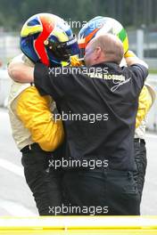 06.09.2003 Zeltweg, Österreich, Formel BMW ADAC Meisterschaft 2003, Party at Team Rosberg with two drivers on the podium -  A1-Ring, Spielberg, Österreich, Austria - Weitere Bilder auf www.xpb.cc, eMail: info@xpb.cc - c Copyrightnachweis: xpb.cc