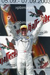 07.09.2003 Zeltweg, Österreich, Podium, Marcel Fässler (CHE), AMG-Mercedes, Portrait (1st) - DTM 2003 in Zeltweg, Grand-Prix-Kurs des A1-Ring, Österreich (Deutsche Tourenwagen Masters)  - Weitere Bilder auf www.xpb.cc, eMail: info@xpb.cc - Belegexemplare senden.  c Copyright: Kennzeichnung mit: Miltenburg / xpb.cc