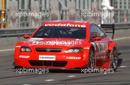 06.06.2003 Klettwitz, Deutschland, Peter Dumbreck (GBR), OPC Team Phoenix, Opel Astra V8 Coupé, in the pitlane - DTM 2003 in Klettwitz, EuroSpeedway Lausitz, Lausitzring (Deutsche Tourenwagen Masters)  - Weitere Bilder auf www.xpb.cc, eMail: info@xpb.cc - Belegexemplare senden. c Copyright: Kennzeichnung mit: Miltenburg / xpb.cc