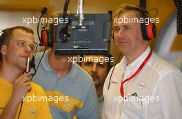 06.06.2003 Klettwitz, Deutschland, Wiet Huidekoper (NED), Technical Director Opel DTM, in the pitbox, looking at the timingmonitor - DTM 2003 in Klettwitz, EuroSpeedway Lausitz, Lausitzring (Deutsche Tourenwagen Masters)  - Weitere Bilder auf www.xpb.cc, eMail: info@xpb.cc - Belegexemplare senden. c Copyright: Kennzeichnung mit: Miltenburg / xpb.cc