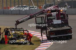 06.06.2003 Klettwitz, Deutschland, The car of Laurent Aiello (FRA), Hasseröder Abt-Audi, Abt-Audi TT-R, being lifted on a truck - DTM 2003 in Klettwitz, EuroSpeedway Lausitz, Lausitzring (Deutsche Tourenwagen Masters)  - Weitere Bilder auf www.xpb.cc, eMail: info@xpb.cc - Belegexemplare senden. c Copyright: Kennzeichnung mit: Miltenburg / xpb.cc