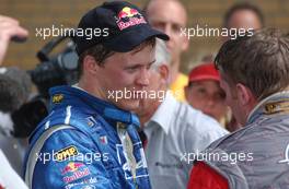 08.06.2003 Klettwitz, Deutschland, Mattias Ekström (SWE), PlayStation 2 Red Bull Abt-Audi, Abt-Audi TT-R, congratulated Peter Dumbreck (GBR), OPC Team Phoenix, Opel Astra V8 Coupé, with his second place - DTM 2003 in Klettwitz, EuroSpeedway Lausitz, Lausitzring (Deutsche Tourenwagen Masters)  - Weitere Bilder auf www.xpb.cc, eMail: info@xpb.cc - Belegexemplare senden. c Copyright: Kennzeichnung mit: Miltenburg / xpb.cc