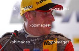 08.06.2003 Klettwitz, Deutschland, Press Conference, Peter Dumbreck (GBR), OPC Team Phoenix, Opel Astra V8 Coupé (2nd) - DTM 2003 in Klettwitz, EuroSpeedway Lausitz, Lausitzring (Deutsche Tourenwagen Masters)  - Weitere Bilder auf www.xpb.cc, eMail: info@xpb.cc - Belegexemplare senden. c Copyright: Kennzeichnung mit: Miltenburg / xpb.cc