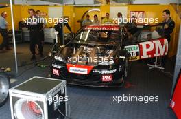 06.06.2003 Klettwitz, Deutschland, Timo Scheider (GER), OPC Team Phoenix, Opel Astra V8 Coupé, in the pitbox - DTM 2003 in Klettwitz, EuroSpeedway Lausitz, Lausitzring (Deutsche Tourenwagen Masters)  - Weitere Bilder auf www.xpb.cc, eMail: info@xpb.cc - Belegexemplare senden. c Copyright: Kennzeichnung mit: Miltenburg / xpb.cc