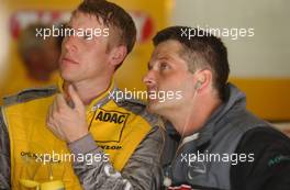 06.06.2003 Klettwitz, Deutschland, Peter Dumbreck (GBR), OPC Team Phoenix, Portrait, with chief mechanic - DTM 2003 in Klettwitz, EuroSpeedway Lausitz, Lausitzring (Deutsche Tourenwagen Masters)  - Weitere Bilder auf www.xpb.cc, eMail: info@xpb.cc - Belegexemplare senden. c Copyright: Kennzeichnung mit: Miltenburg / xpb.cc