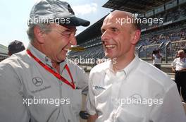 08.06.2003 Klettwitz, Deutschland, Dr. Markus Schmidt (GER), Medical Doctor Mercedes-Benz congratulates Volker Strycek (GER), Opel Motosport Director, with the 2nd place of Peter Dumbreck (GBR), OPC Team Phoenix, Opel Astra V8 Coupé - DTM 2003 in Klettwitz, EuroSpeedway Lausitz, Lausitzring (Deutsche Tourenwagen Masters)  - Weitere Bilder auf www.xpb.cc, eMail: info@xpb.cc - Belegexemplare senden. c Copyright: Kennzeichnung mit: Miltenburg / xpb.cc