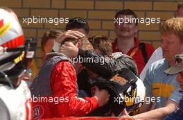 08.06.2003 Klettwitz, Deutschland, Peter Dumbreck (GBR), OPC Team Phoenix, Opel Astra V8 Coupé, being congratulated with his second place by his team - DTM 2003 in Klettwitz, EuroSpeedway Lausitz, Lausitzring (Deutsche Tourenwagen Masters)  - Weitere Bilder auf www.xpb.cc, eMail: info@xpb.cc - Belegexemplare senden. c Copyright: Kennzeichnung mit: Miltenburg / xpb.cc