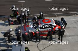 08.06.2003 Klettwitz, Deutschland, Pitstop practice, Bernd Schneider (GER), Vodafone AMG-Mercedes, Mercedes-Benz CLK-DTM - DTM 2003 in Klettwitz, EuroSpeedway Lausitz, Lausitzring (Deutsche Tourenwagen Masters)  - Weitere Bilder auf www.xpb.cc, eMail: info@xpb.cc - Belegexemplare senden. c Copyright: Kennzeichnung mit: Miltenburg / xpb.cc