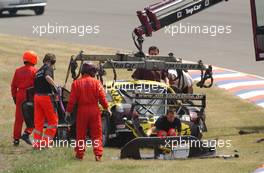 06.06.2003 Klettwitz, Deutschland, The car of Laurent Aiello (FRA), Hasseröder Abt-Audi, Abt-Audi TT-R, being lifted on a truck - DTM 2003 in Klettwitz, EuroSpeedway Lausitz, Lausitzring (Deutsche Tourenwagen Masters)  - Weitere Bilder auf www.xpb.cc, eMail: info@xpb.cc - Belegexemplare senden. c Copyright: Kennzeichnung mit: Miltenburg / xpb.cc