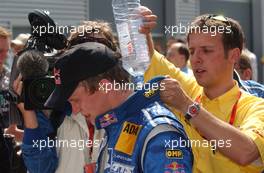 08.06.2003 Klettwitz, Deutschland, Mattias Ekström (SWE), PlayStation 2 Red Bull Abt-Audi, Abt-Audi TT-R (3rd), getting some welcome cooling - DTM 2003 in Klettwitz, EuroSpeedway Lausitz, Lausitzring (Deutsche Tourenwagen Masters)  - Weitere Bilder auf www.xpb.cc, eMail: info@xpb.cc - Belegexemplare senden. c Copyright: Kennzeichnung mit: Miltenburg / xpb.cc