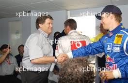 26.07.2003 Castle Donington, Großbritannien, Mattias Ekström (SWE), PlayStation 2 Red Bull Abt-Audi, Portrait, receives congratulations from Norbert Haug (GER), Sporting Director Mercedes-Benz - DTM 2003 in Castle Donington, Donington Park (Deutsche Tourenwagen Masters, UK, GB, England)  - Weitere Bilder auf www.xpb.cc, eMail: info@xpb.cc - Belegexemplare senden. c Copyright: Kennzeichnung mit: Miltenburg / xpb.cc