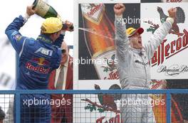 27.07.2003 Castle Donington, Großbritannien, Podium, Jean Alesi (FRA), AMG-Mercedes, gets a champaign shower from Mattias Ekström (SWE), PlayStation 2 Red Bull Abt-Audi - DTM 2003 in Castle Donington, Donington Park (Deutsche Tourenwagen Masters, UK, GB, England)  - Weitere Bilder auf www.xpb.cc, eMail: info@xpb.cc - Belegexemplare senden. c Copyright: Kennzeichnung mit: Miltenburg / xpb.cc