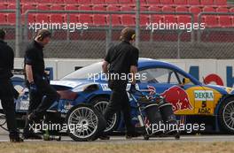 25.04.2003 Hockenheim, Deutschland, Abt mechanics change a flat tyre on the car of Mattias Ekström (SWE), PlayStation 2 Red Bull Abt-Audi, at the pitlane entry - DTM 2003 in Hockenheim, Grand-Prix-Kurs des Hockenheimring Baden-Württemberg (Deutsche Tourenwagen Masters)  - Weitere Bilder auf www.xpb.cc, eMail: info@xpb.cc - Belegexemplare senden. c Copyright; Kennzeichnung mit: Miltenburg / xpb.cc