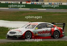 05.10.2003 Hockenheim, Deutschland, DTM 2003 am Hockenheimring, DTM-Meister, Bernd Schneider (GER), Vodafone AMG-Mercedes, Mercedes-Benz CLK-DTM - beim Rennen mit Plattfuß - DTM 2003 in Hockenheim, Grand-Prix-Kurs des Hockenheimring Baden-Württemberg (Deutsche Tourenwagen Masters) - Weitere Bilder auf www.xpb.cc, eMail: info@xpb.cc - Belegexemplare senden. c Copyrightkennzeichnung mit: Pieters / xpb.cc