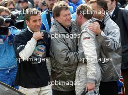 05.10.2003 Hockenheim, Deutschland, DTM 2003 am Hockenheimring, DTM-Meister, Bernd Schneider (GER), Vodafone AMG-Mercedes, Mercedes-Benz CLK-DTM, Norbert Haug (Mercedes, Motorsportchef), Christijan Albers (NED), ExpressService AMG-Mercedes, Mercedes-Benz CLK-DTM - DTM 2003 in Hockenheim, Grand-Prix-Kurs des Hockenheimring Baden-Württemberg (Deutsche Tourenwagen Masters) - Weitere Bilder auf www.xpb.cc, eMail: info@xpb.cc - Belegexemplare senden. c Copyrightkennzeichnung mit: xpb.cc