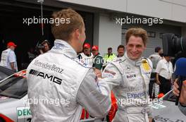 24.05.2003 Nürburg, Deutschland, Christijan Albers (NED), Express-Service AMG-Mercedes, Portrait (2nd, Super Pole Qualifying), congratulates Marcel Fässler (CHE), AMG-Mercedes, Portrait (1st, Super Pole Qualifying) - DTM 2003 in Nürburg, Grand-Prix-Kurs des Nürburgring (Deutsche Tourenwagen Masters)  - Weitere Bilder auf www.xpb.cc, eMail: info@xpb.cc - Belegexemplare senden. c Copyright: Kennzeichnung mit: Miltenburg / xpb.cc