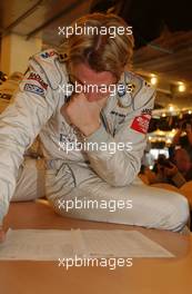 24.05.2003 Nürburg, Deutschland, Press Conference, Christijan Albers (NED), Express-Service AMG-Mercedes, Portrait, studing the Super Pole Qualifying result. He scored 2nd place, his best ever result in qualifying - DTM 2003 in Nürburg, Grand-Prix-Kurs des Nürburgring (Deutsche Tourenwagen Masters)  - Weitere Bilder auf www.xpb.cc, eMail: info@xpb.cc - Belegexemplare senden. c Copyright: Kennzeichnung mit: Miltenburg / xpb.cc