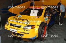 23.05.2003 Nürburg, Deutschland, Jeroen Bleekemolen (NED), OPC Euroteam, Opel Astra V8 Coupé, in the pitbox - DTM 2003 in Nürburg, Grand-Prix-Kurs des Nürburgring (Deutsche Tourenwagen Masters)  - Weitere Bilder auf www.xpb.cc, eMail: info@xpb.cc - Belegexemplare senden. c Copyright: Kennzeichnung mit: Miltenburg / xpb.cc