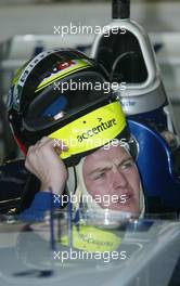 07.03.2003 Melbourne, Australien, MEL, Formel1, Freitag, 2tes freise Training (11-12am),  Ralf Schumacher (D, 04), BMW WilliamsF1 Team, in der Box (Pit) mit HANS (H.A.N.S. - Head And Neck Support) - Albert Park Circuit, (Fosters Australian Grand Prix 2003, Victoria, Australia, Formel 1, F1)  c Copyright: Photos mit - xpb.cc - kennzeichnen, weitere Bilder auf www.xpb.cc, eMail: info@xpb.cc - Belegexemplare senden.