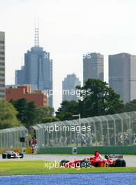07.03.2003 Melbourne, Australien, MEL, Formel1, Freitag, 2tes freies Training (11-12am),  Michael Schumacher (D, 01), Scuderia Ferrari Marlboro, F2002, auf der Strecke (Track) - Albert Park Circuit, (Fosters Australian Grand Prix 2003, Victoria, Australia, Formel 1, F1)  c Copyright: Photos mit - xpb.cc - kennzeichnen, weitere Bilder auf www.xpb.cc, eMail: info@xpb.cc - Belegexemplare senden.