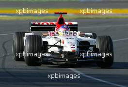 08.03.2003 Melbourne, Australien, MEL, Formel1, Samstag, Training, Jacques Villeneuve (CDN, 16), Lucky Strike BAR Honda, BAR005, auf der Strecke (Track) - Albert Park Circuit, (Fosters Australian Grand Prix 2003, Victoria, Australia, Formel 1, F1)  c Copyright: Photos mit - xpb.cc - kennzeichnen, weitere Bilder auf www.xpb.cc, eMail: info@xpb.cc - Belegexemplare senden.