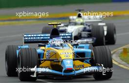 09.03.2003 Melbourne, Australien, MEL, Formel1, Sonntag, Rennen, Jarno Trulli (I, 07), Mild Seven Renault F1 Team, R23, vor Ralf Schumacher (D, 04), BMW WilliamsF1 Team, FW25, auf der Strecke (Track) - Albert Park Circuit, (Fosters Australian Grand Prix 2003, Victoria, Australia, Formel 1, F1)  c Copyright: Photos mit - xpb.cc - kennzeichnen, weitere Bilder auf www.xpb.cc, eMail: info@xpb.cc - Belegexemplare senden.