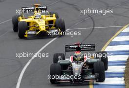 09.03.2003 Melbourne, Australien, MEL, Formel1, Sonntag, Rennen, Justin Wilson (GB, 18), Minardi Cosworth, PS03, vor Giancarlo Fisichella (I, 11), Jordan Ford, EJ13, auf der Strecke (Track) - Albert Park Circuit, (Fosters Australian Grand Prix 2003, Victoria, Australia, Formel 1, F1)  c Copyright: Photos mit - xpb.cc - kennzeichnen, weitere Bilder auf www.xpb.cc, eMail: info@xpb.cc - Belegexemplare senden.