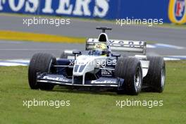 09.03.2003 Melbourne, Australien, MEL, Formel1, Sonntag, Rennen, Ralf Schumacher (D, 04), BMW WilliamsF1 Team, FW25, auf der Strecke (Track) im Gras nach einem Dreher - Albert Park Circuit, (Fosters Australian Grand Prix 2003, Victoria, Australia, Formel 1, F1)  c Copyright: Photos mit - xpb.cc - kennzeichnen, weitere Bilder auf www.xpb.cc, eMail: info@xpb.cc - Belegexemplare senden.