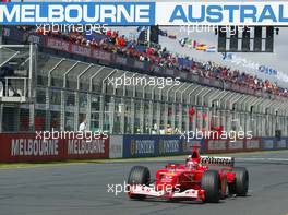 09.03.2003 Melbourne, Australien, MEL, Formel1, Sonntag, Rennen, Michael Schumacher (D, 01), Scuderia Ferrari Marlboro, F2002, auf der Strecke (Track) - Albert Park Circuit, (Fosters Australian Grand Prix 2003, Victoria, Australia, Formel 1, F1)  c Copyright: Photos mit - xpb.cc - kennzeichnen, weitere Bilder auf www.xpb.cc, eMail: info@xpb.cc - Belegexemplare senden.