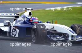 09.03.2003 Melbourne, Australien, MEL, Formel1, Sonntag, Rennen, Juan-Pablo Montoya (Juan Pablo, CO, 03), BMW WilliamsF1 Team, FW25, auf der Strecke (Track)  - neben der Strecke im Gras - Albert Park Circuit, (Fosters Australian Grand Prix 2003, Victoria, Australia, Formel 1, F1)  c Copyright: Photos mit - xpb.cc - kennzeichnen, weitere Bilder auf www.xpb.cc, eMail: info@xpb.cc - Belegexemplare senden.