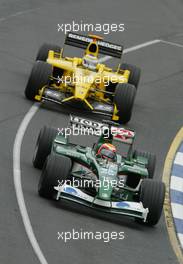 09.03.2003 Melbourne, Australien, MEL, Formel1, Sonntag, Rennen, Antonio Pizzonia (BR, 15), Jaguar Racing, R4, vor Giancarlo Fisichella (I, 11), Jordan Ford, EJ13, auf der Strecke (Track) - Albert Park Circuit, (Fosters Australian Grand Prix 2003, Victoria, Australia, Formel 1, F1)  c Copyright: Photos mit - xpb.cc - kennzeichnen, weitere Bilder auf www.xpb.cc, eMail: info@xpb.cc - Belegexemplare senden.