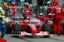 09.03.2003 Melbourne, Australien, MEL, Formel1, Sonntag, PIT STOP von Michael Schumacher (D, 01), Scuderia Ferrari Marlboro, F2003-GA, auf der Strecke (Track) - Albert Park Circuit, (Fosters Australian Grand Prix 2003, Victoria, Australia, Formel 1, F1) - Weitere Bilder auf www.xpb.cc, eMail: info@xpb.cc - Belegexemplare senden. Abdruck ist honorarpflichtig. c Copyrightnachweis: photo4 / xpb.cc - LEGAL NOTICE: THIS PICTURE IS NOT FOR ITALY PRINT USE, KEINE PRINT BILDNUTZUNG IN ITALIEN!