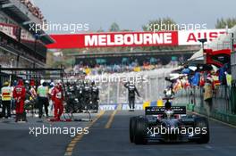 09.03.2003 Melbourne, Australien, MEL, Formel1, Sonntag, Rennen, Jos Verstappen (NL, 19), Minardi Cosworth, PS03, auf der Strecke (Track) - Albert Park Circuit, (Fosters Australian Grand Prix 2003, Victoria, Australia, Formel 1, F1)  c Copyright: Photos mit - xpb.cc - kennzeichnen, weitere Bilder auf www.xpb.cc, eMail: info@xpb.cc - Belegexemplare senden.