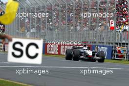 09.03.2003 Melbourne, Australien, MEL, Formel1, Sonntag, Rennen, David Coulthard (GB, 05), West McLaren Mercedes, MP4-17D, auf der Strecke (Track) - SAFETY CAR PHASE - Albert Park Circuit, (Fosters Australian Grand Prix 2003, Victoria, Australia, Formel 1, F1)  c Copyright: Photos mit - xpb.cc - kennzeichnen, weitere Bilder auf www.xpb.cc, eMail: info@xpb.cc - Belegexemplare senden.
