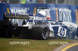 09.03.2003 Melbourne, Australien, MEL, Formel1, Sonntag, Rennen, Juan-Pablo Montoya (Juan Pablo, CO, 03), BMW WilliamsF1 Team, FW25, auf der Strecke (Track), dreht sich von der Strecke - Albert Park Circuit, (Fosters Australian Grand Prix 2003, Victoria, Australia, Formel 1, F1)  c Copyright: Photos mit - xpb.cc - kennzeichnen, weitere Bilder auf www.xpb.cc, eMail: info@xpb.cc - Belegexemplare senden.