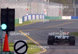 06.03.2003 Melbourne, Australien, MEL, Formel1, Freitag, 1tes freise Training (8.30-10.30am),  Mark Webber (AUS, 14), Jaguar Racing, R4, auf der Strecke (Track) - Albert Park Circuit, (Fosters Australian Grand Prix 2003, Victoria, Australia, Formel 1, F1)  c Copyright: Photos mit - xpb.cc - kennzeichnen, weitere Bilder auf www.xpb.cc, eMail: info@xpb.cc - Belegexemplare senden.