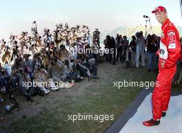 06.03.2003 Melbourne, Australien, MEL, Formel1, Donnerstag, offizielles FIA Portrait Shooting der Fahrer: Michael Schumacher (D, 01), Scuderia Ferrari Marlboro, Portrait - Albert Park Circuit, (Fosters Australian Grand Prix 2003, Victoria, Australia, Formel 1, F1)  c Copyright: Photos mit - xpb.cc - kennzeichnen, weitere Bilder auf www.xpb.cc, eMail: info@xpb.cc - Belegexemplare senden.