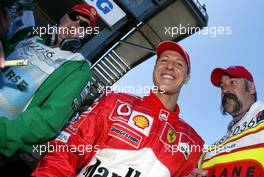 06.03.2003 Melbourne, Australien, MEL, Formel1, Donnerstag, offizielles FIA Portrait Shooting der Fahrer: Michael Schumacher (D, 01), Scuderia Ferrari Marlboro, Portrait - Albert Park Circuit, (Fosters Australian Grand Prix 2003, Victoria, Australia, Formel 1, F1)  c Copyright: Photos mit - xpb.cc - kennzeichnen, weitere Bilder auf www.xpb.cc, eMail: info@xpb.cc - Belegexemplare senden.