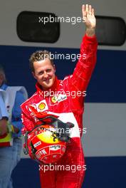 17.05.2003 Spielberg, Österreich, AT, Formel1, Samstag, Michael Schumacher (D, 01), Scuderia Ferrari Marlboro, Portrait jubelt nach dem Qualifying - Formel 1 Grand Prix (GP) von Austria 2003 auf dem A1 Ring, Oesterreich, Zeltweg, Spielberg, Austria - Weitere Bilder auf www.xpb.cc, eMail: info@xpb.cc - Belegexemplare senden. Abdruck ist honorarpflichtig. c Copyrightnachweis: xpb.cc