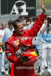 17.05.2003 Spielberg, Österreich, AT, Formel1, Samstag, Michael Schumacher (D, 01), Scuderia Ferrari Marlboro, Portrait jubelt nach dem Qualifying - Formel 1 Grand Prix (GP) von Austria 2003 auf dem A1 Ring, Oesterreich, Zeltweg, Spielberg, Austria - Weitere Bilder auf www.xpb.cc, eMail: info@xpb.cc - Belegexemplare senden. Abdruck ist honorarpflichtig. c Copyrightnachweis: xpb.cc