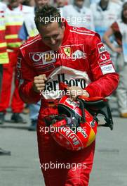 17.05.2003 Spielberg, Österreich, AT, Formel1, Samstag, Michael Schumacher (D, 01), Scuderia Ferrari Marlboro, Portrait jubelt nach dem Qualifying - Formel 1 Grand Prix (GP) von Austria 2003 auf dem A1 Ring, Oesterreich, Zeltweg, Spielberg, Austria - Weitere Bilder auf www.xpb.cc, eMail: info@xpb.cc - Belegexemplare senden. Abdruck ist honorarpflichtig. c Copyrightnachweis: xpb.cc