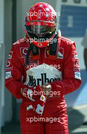 17.05.2003 Spielberg, Österreich, AT, Formel1, Samstag, Michael Schumacher (D, 01), Scuderia Ferrari Marlboro, Portrait mit Helm und hängendem Kopf - Formel 1 Grand Prix (GP) von Austria 2003 auf dem A1 Ring, Oesterreich, Zeltweg, Spielberg, Austria - Weitere Bilder auf www.xpb.cc, eMail: info@xpb.cc - Belegexemplare senden. Abdruck ist honorarpflichtig. c Copyrightnachweis: xpb.cc